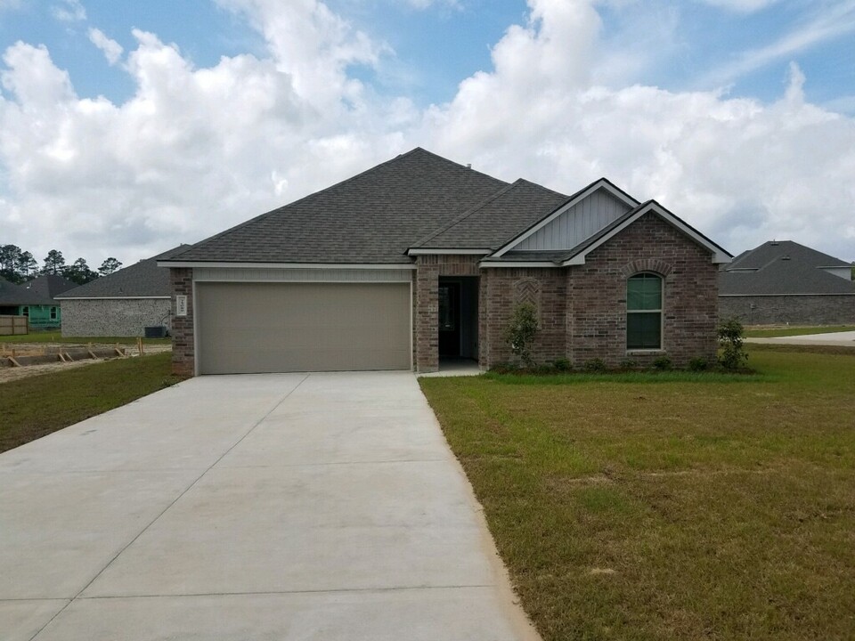 75089 Crestview Hls Lp in Covington, LA - Foto de edificio