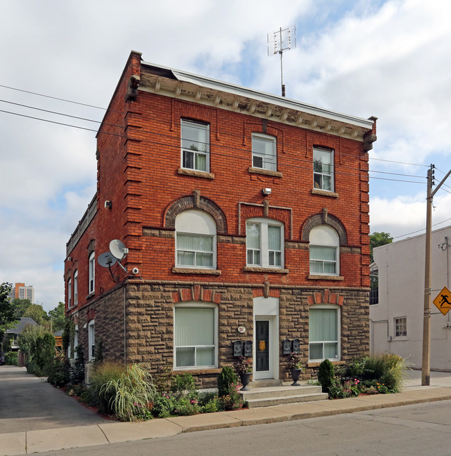 245 Young St in Hamilton, ON - Building Photo - Building Photo