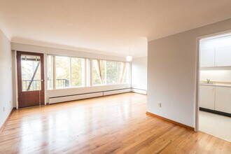 976 Humboldt St in Victoria, BC - Building Photo - Building Photo