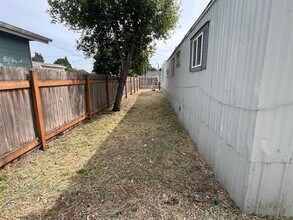 1101 Century Dr NE in Albany, OR - Building Photo - Building Photo