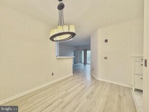 11322 Westbrook Mill Ln in Fairfax, VA - Foto de edificio - Building Photo