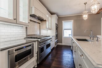 606 E Jericho Tpke in Huntington Station, NY - Building Photo - Building Photo