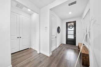 11008 Mikula Dr in Houston, TX - Building Photo - Building Photo