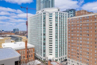 Maple in Chicago, IL - Foto de edificio - Building Photo