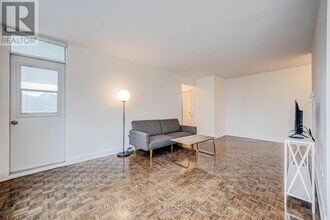 133 Erskine Ave in Toronto, ON - Building Photo - Building Photo