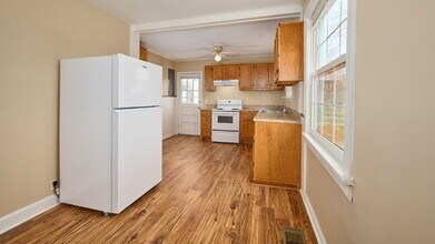 2415 N Hillcrest Dr in Springfield, TN - Building Photo - Building Photo