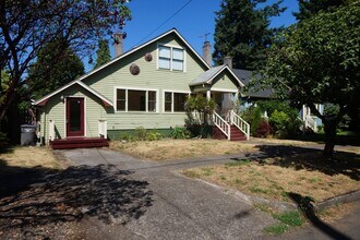 3235 NE 51st Ave in Portland, OR - Building Photo - Building Photo