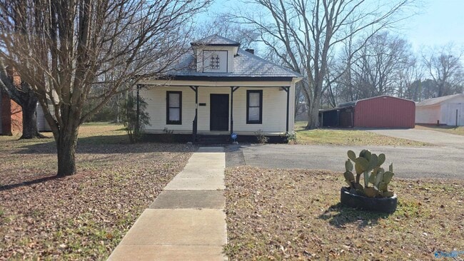 property at 713 W Washington St