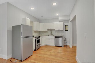 248 Sisson Ave-Unit -A in Hartford, CT - Building Photo - Building Photo