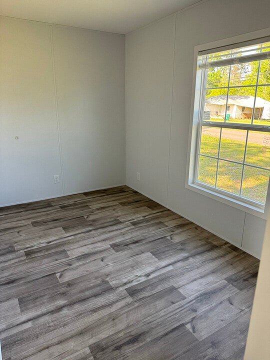 207 Little Ave in Broxton, GA - Building Photo