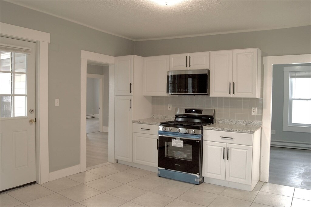 105 Clarendon St in Fitchburg, MA - Building Photo