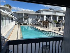 4932 W Gandy Blvd in Tampa, FL - Foto de edificio - Building Photo