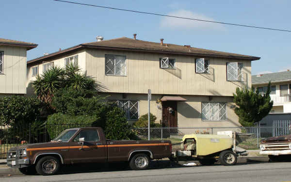 7021 Fulton Ave in North Hollywood, CA - Foto de edificio - Building Photo