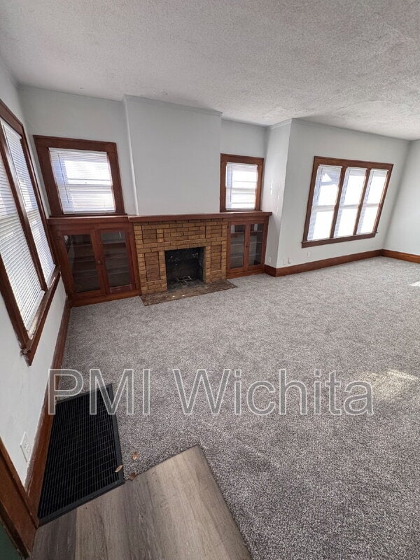 341 N Grove Dr in Wichita, KS - Building Photo - Building Photo