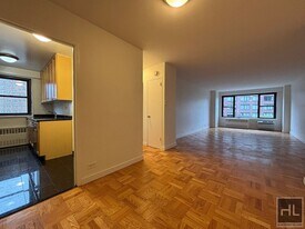 Fourth Avenue, Unit 11B in New York, NY - Building Photo
