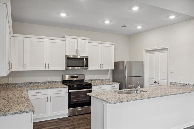 10355 Red Cardinal Dr in Cleveland, TX - Building Photo - Building Photo
