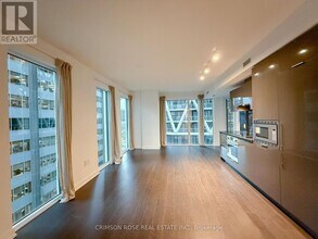 238 Simcoe St in Toronto, ON - Building Photo - Building Photo