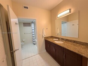 7275 SW 90th Way in Miami, FL - Building Photo - Building Photo