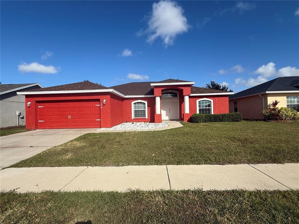 318 Highland Meadows Dr in Davenport, FL - Building Photo