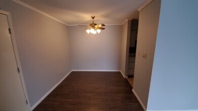 6135 Knoll Wood Rd, Unit 302 in Willowbrook, IL - Building Photo - Building Photo