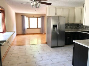 908 Sandusky Dr in Iowa City, IA - Building Photo - Building Photo