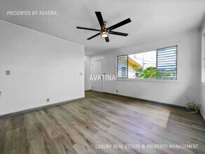 1007 Holoholo St in Kailua, HI - Foto de edificio - Building Photo