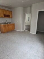 440 E Cheltenham Ave in Philadelphia, PA - Building Photo