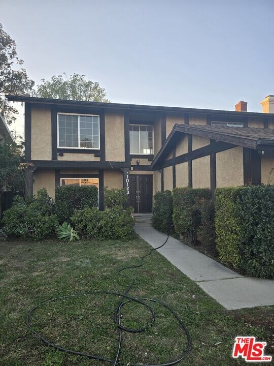 10123 Hanna Ave in Los Angeles, CA - Building Photo