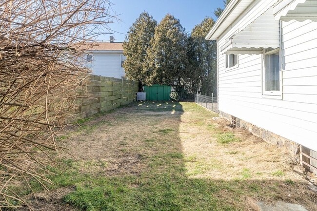 807 N Eaton St in Albion, MI - Building Photo - Building Photo