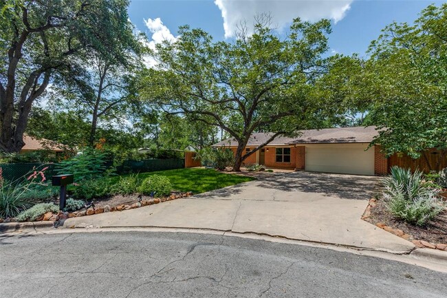 property at 1903 Boxwood Ct