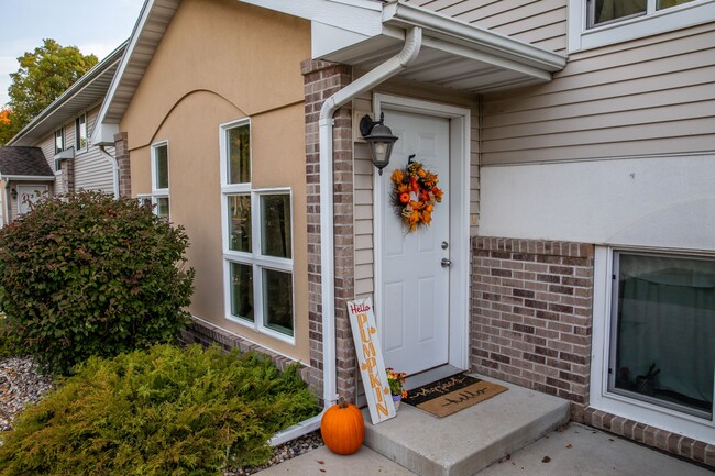 Warren Street Townhomes in Mankato, MN - Building Photo - Building Photo