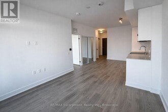 2088 James St in Burlington, ON - Building Photo - Building Photo