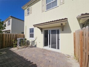 2530 SE 29th St in Homestead, FL - Foto de edificio - Building Photo