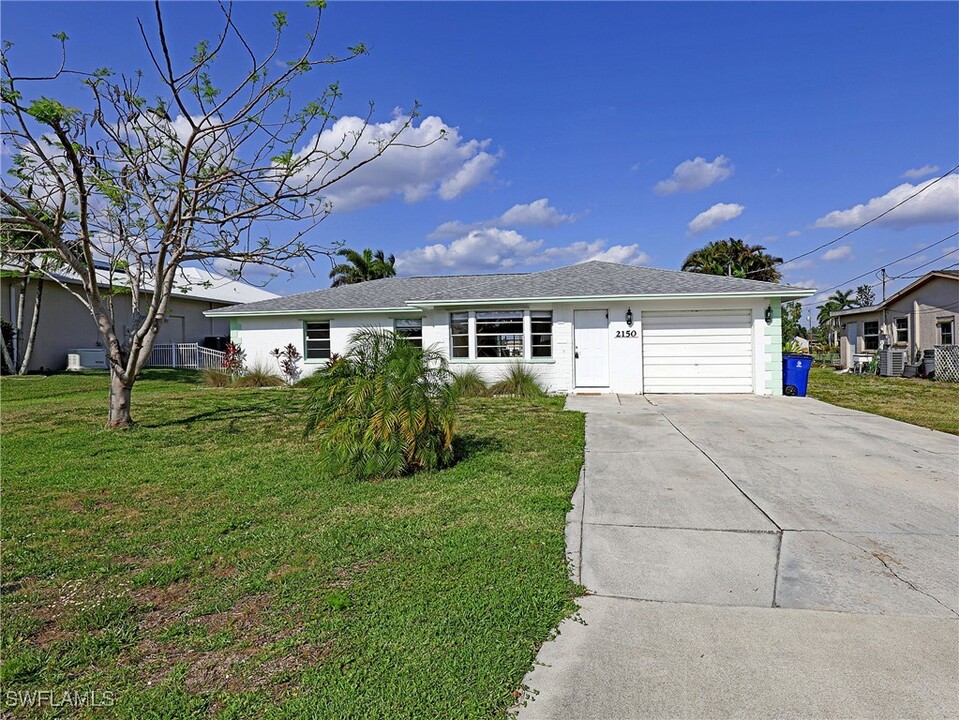 2150 Aruba Ave in Ft. Myers, FL - Building Photo