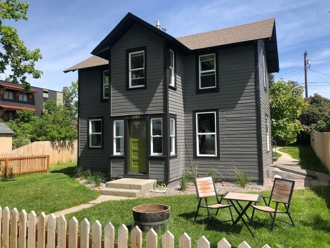 property at 1004 W Pine St