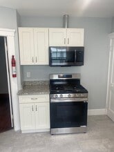 98 Parsons St, Unit 1 in Boston, MA - Foto de edificio - Building Photo