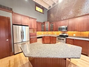 318 N Main St in Bloomington, IL - Building Photo - Building Photo