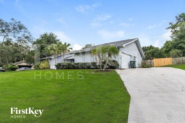 4911 Stonecrest Dr in Lakeland, FL - Foto de edificio - Building Photo