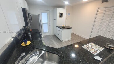1100 Pine Dr in Pompano Beach, FL - Building Photo - Building Photo