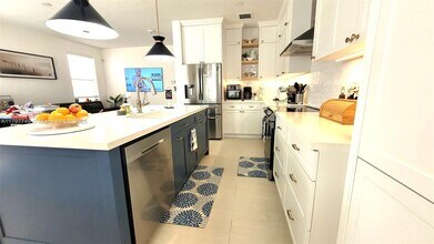 241 NW 154 Ave in Pembroke Pines, FL - Building Photo - Building Photo