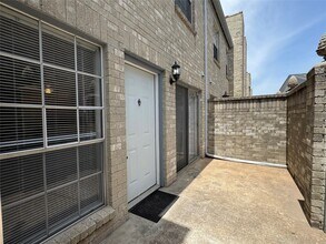 6500 Sands Point Dr in Houston, TX - Building Photo - Building Photo