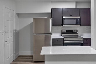 4037 SW 65th Ave in Miami, FL - Building Photo - Building Photo