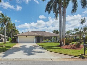 213 Bay Meadows Dr in Naples, FL - Building Photo - Building Photo