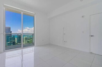 950 Brickell Bay Dr, Unit 5305 in Miami, FL - Building Photo - Building Photo
