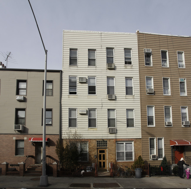 227 Calyer St in Brooklyn, NY - Building Photo - Building Photo