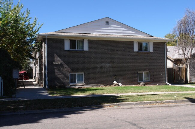 1637 Dallas St in Aurora, CO - Foto de edificio - Building Photo