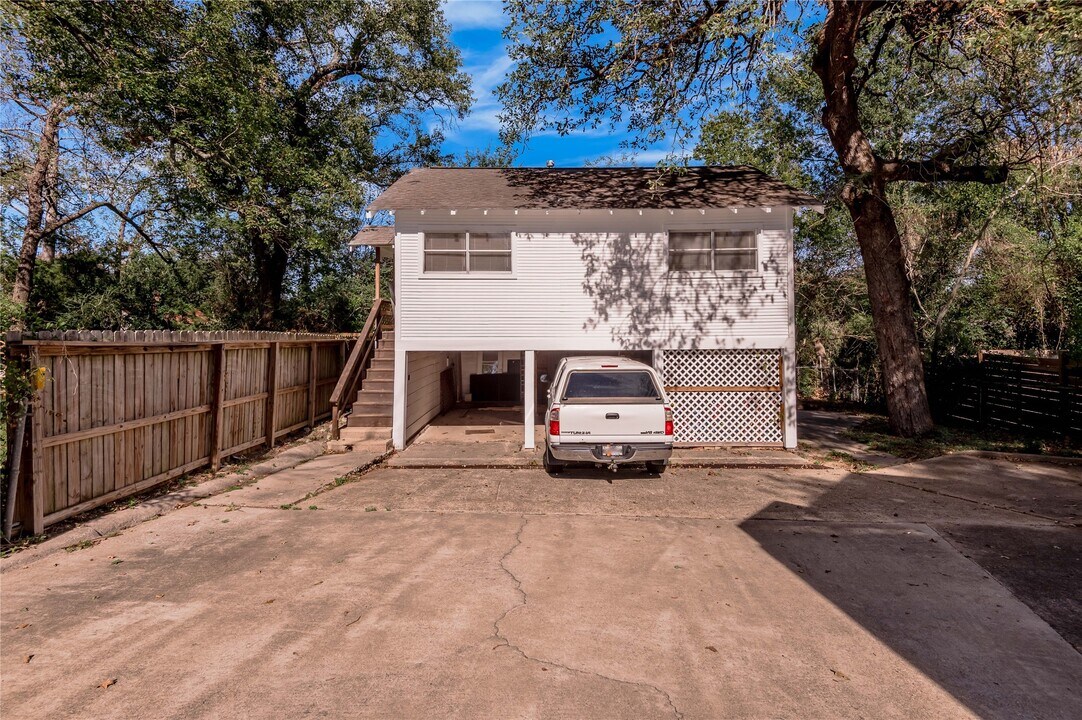 1312 20th St in Huntsville, TX - Building Photo