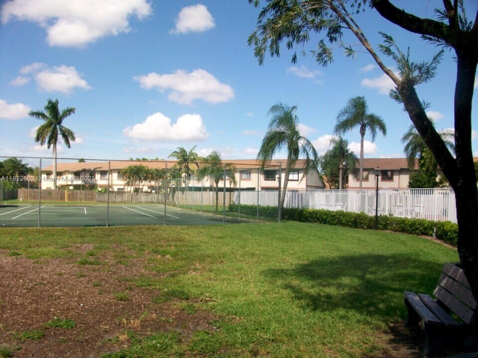 6611 Winfield Blvd in Margate, FL - Building Photo