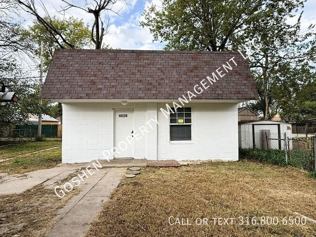 property at 1023 S Millwood Ave