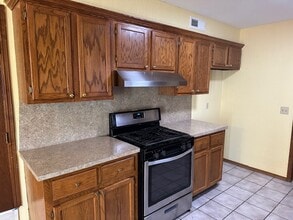 601 NW 19th St in Moore, OK - Foto de edificio - Building Photo